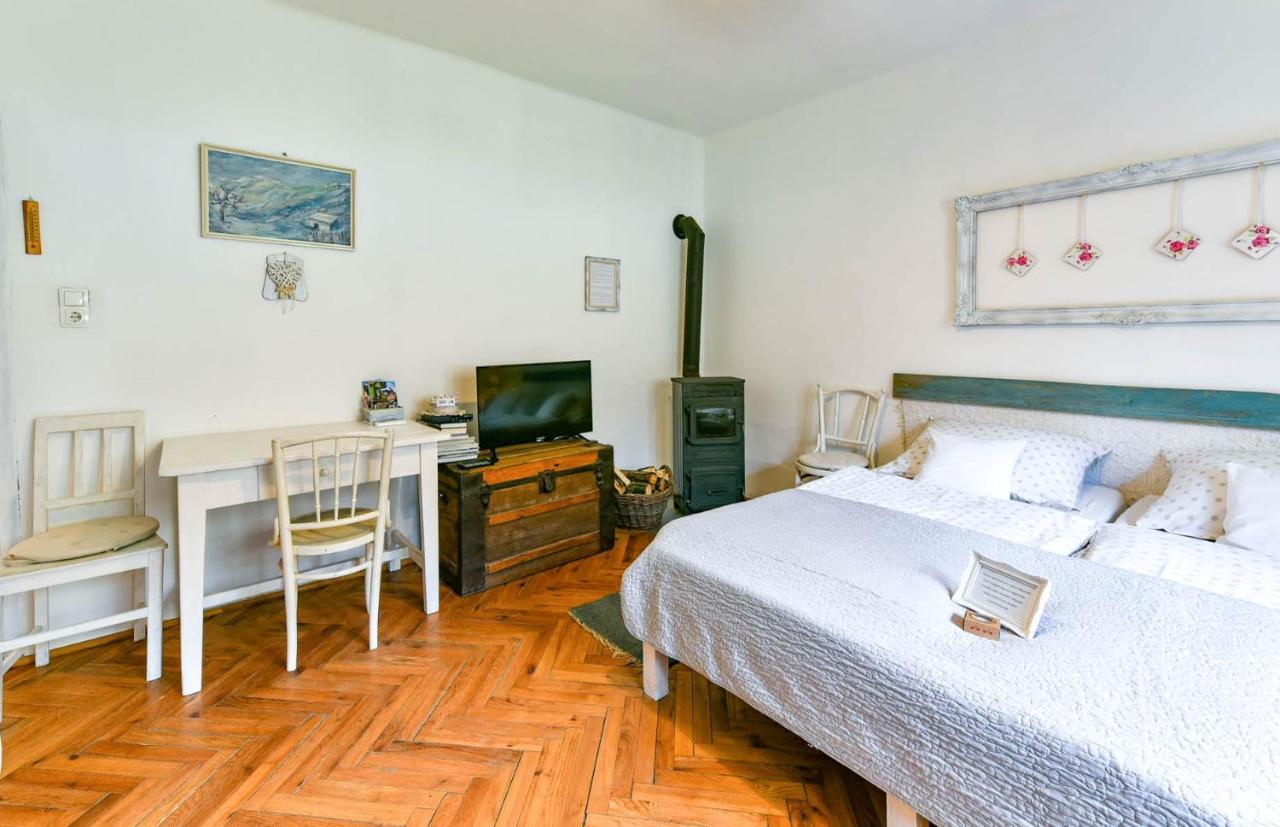 Halhaza Vendeghaz Appartement Sirok Buitenkant foto
