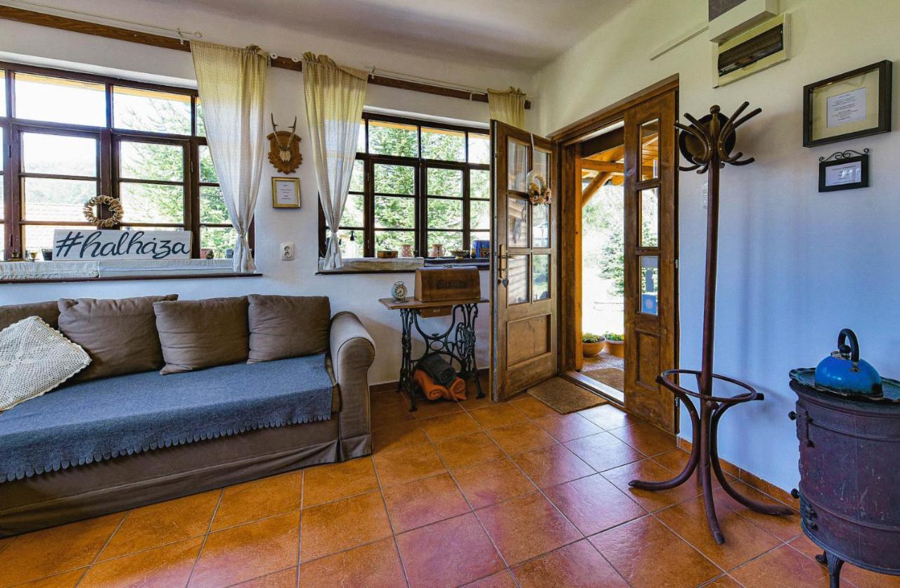 Halhaza Vendeghaz Appartement Sirok Buitenkant foto