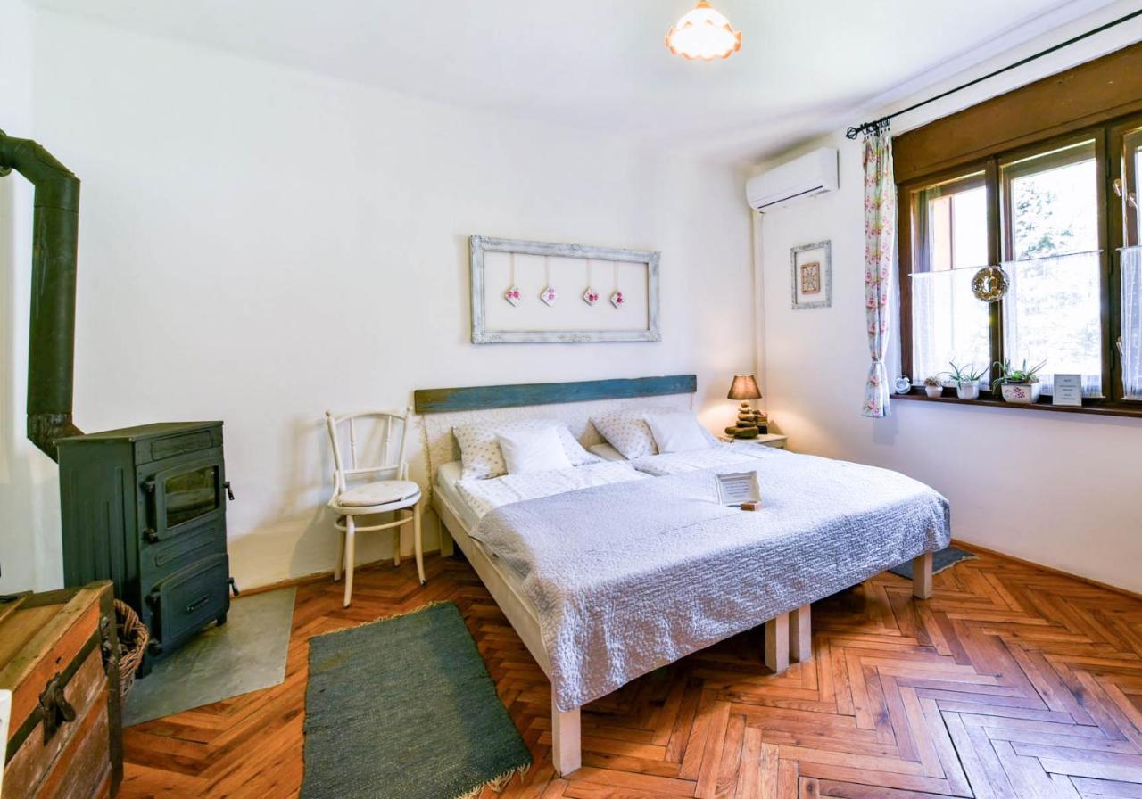Halhaza Vendeghaz Appartement Sirok Buitenkant foto