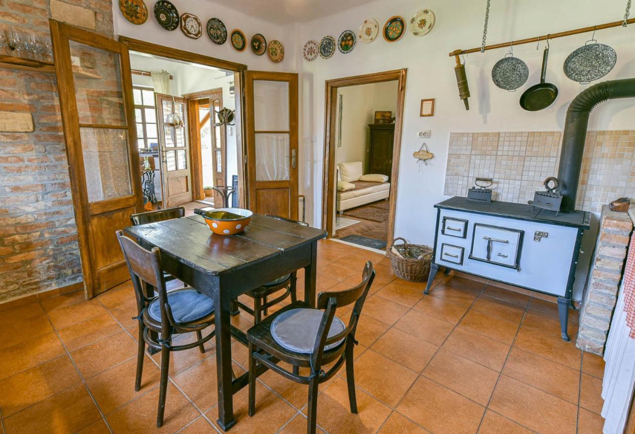Halhaza Vendeghaz Appartement Sirok Buitenkant foto