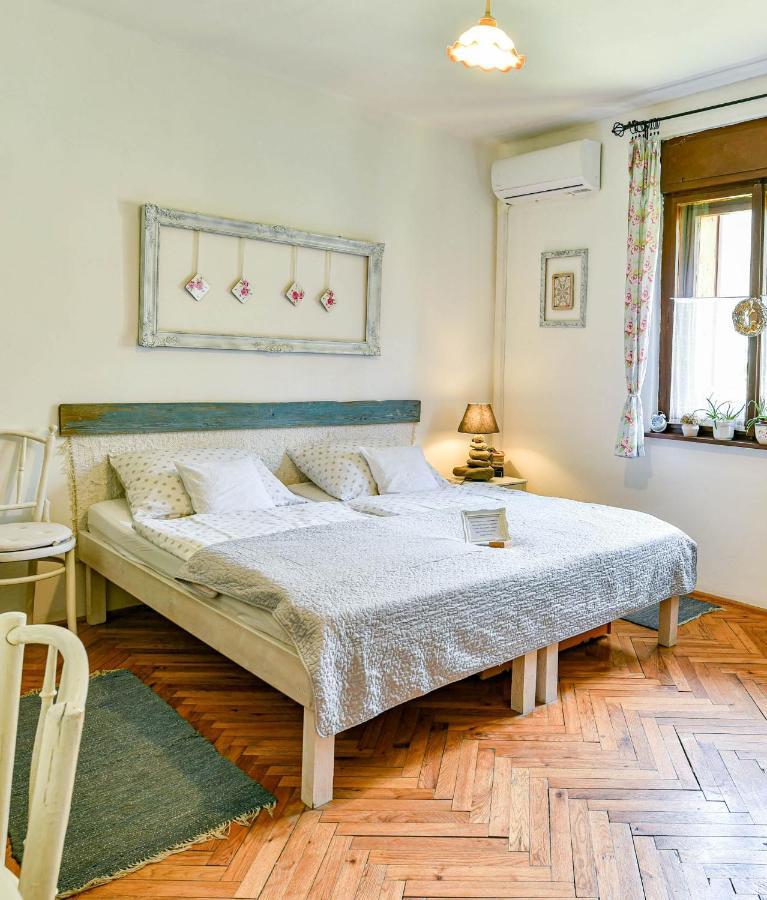 Halhaza Vendeghaz Appartement Sirok Buitenkant foto