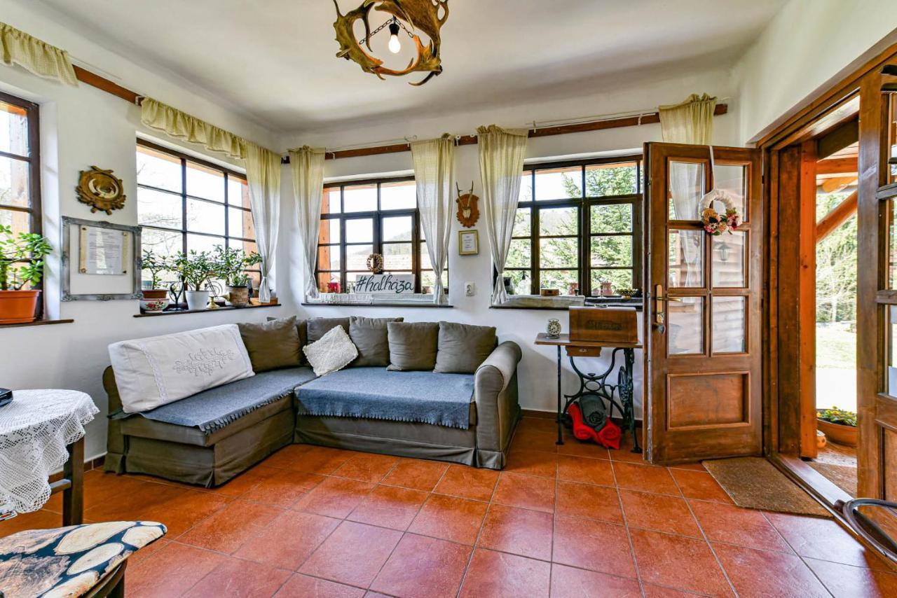 Halhaza Vendeghaz Appartement Sirok Buitenkant foto