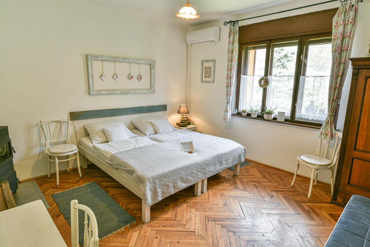 Halhaza Vendeghaz Appartement Sirok Buitenkant foto