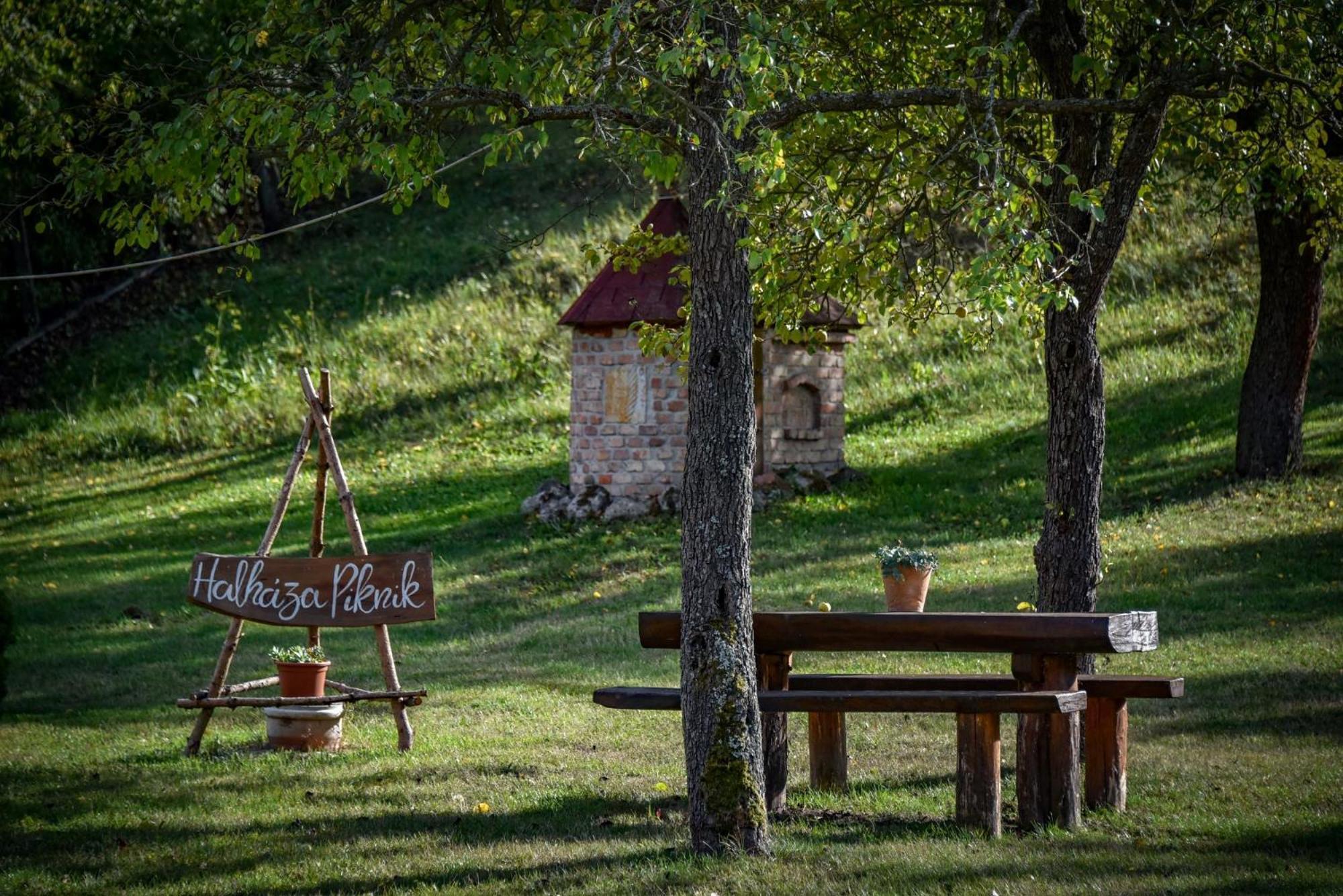 Halhaza Vendeghaz Appartement Sirok Buitenkant foto
