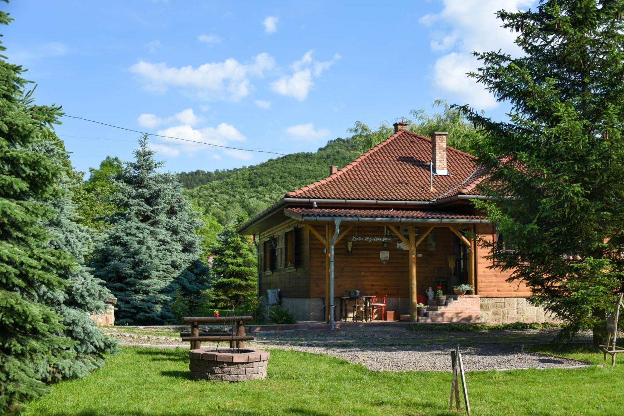 Halhaza Vendeghaz Appartement Sirok Buitenkant foto