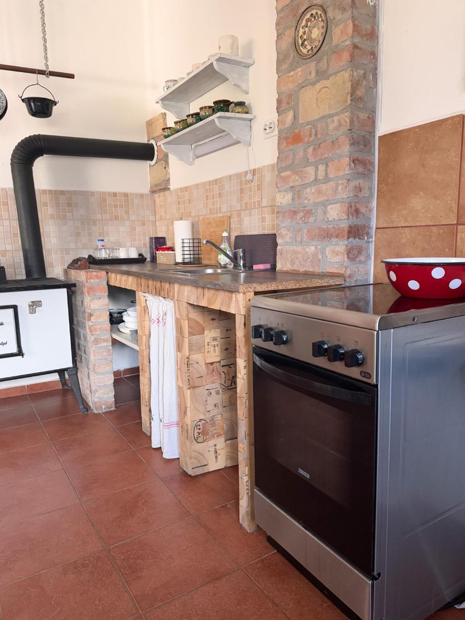 Halhaza Vendeghaz Appartement Sirok Buitenkant foto
